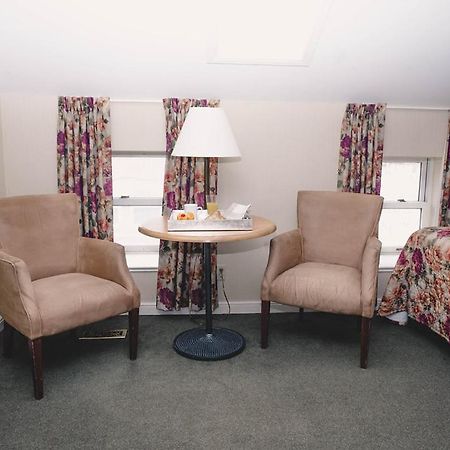 The Queen'S Inn Kingston Esterno foto