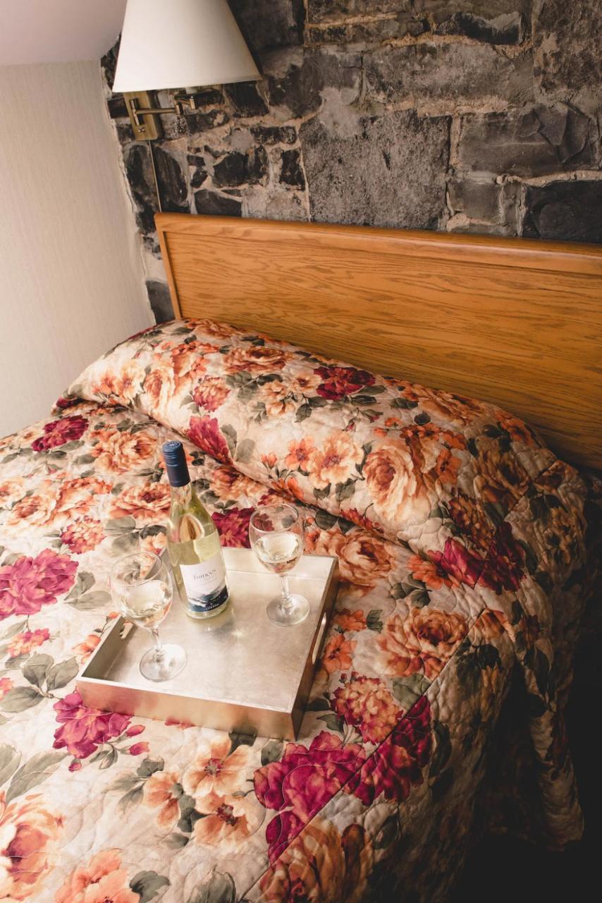 The Queen'S Inn Kingston Esterno foto